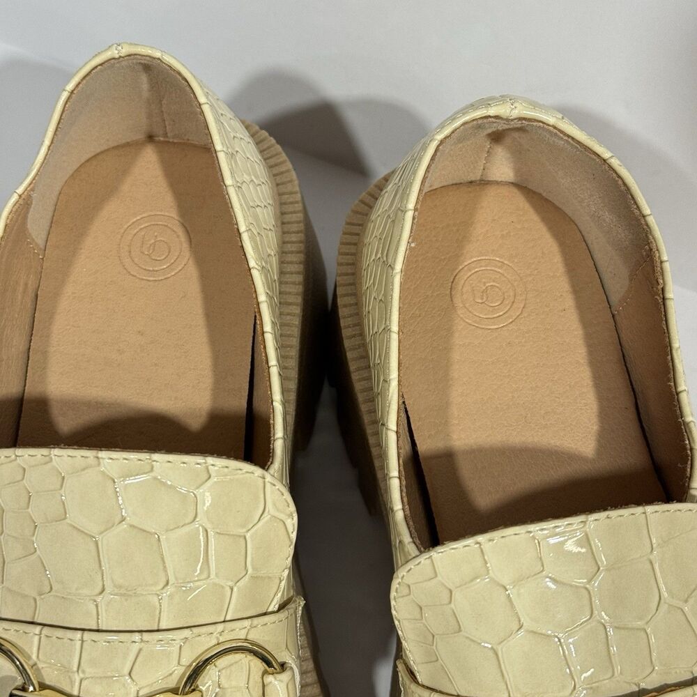 Urban Outfitters Loafers Womens 9 Cream Faux Patent Leather Chunky Platform NEW - Picture 5 of 16